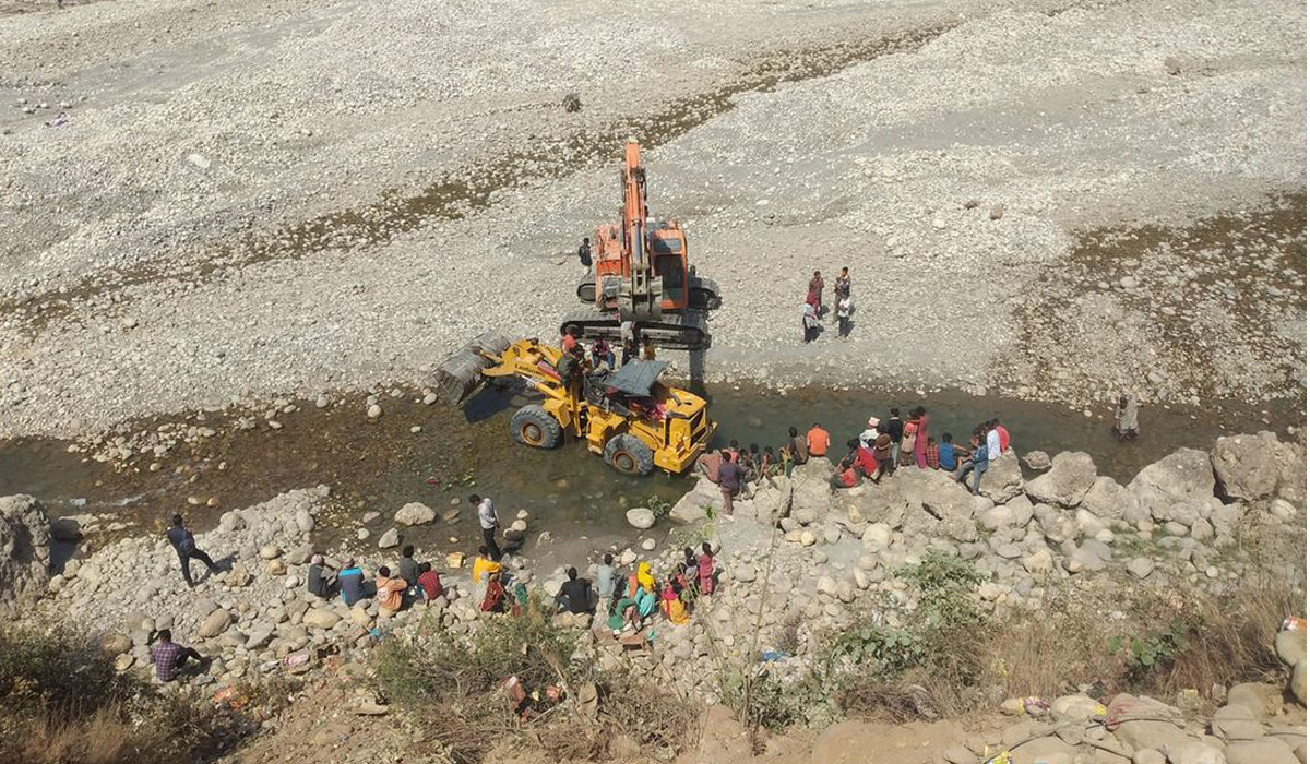 लोडर दुर्घटना हुँदा एकको मृत्यु